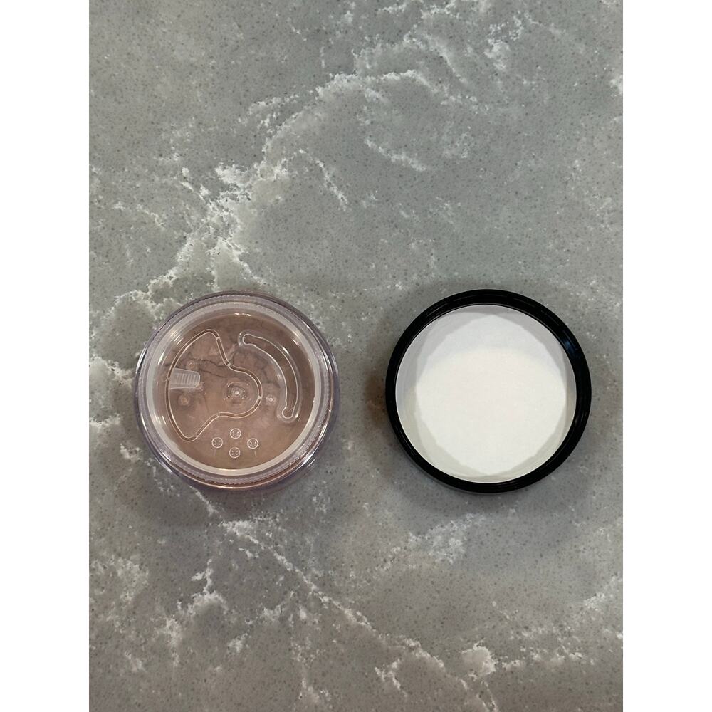 bareMinerals Matte SPF 15 Foundation Medium 10 - Picture 2 of 2